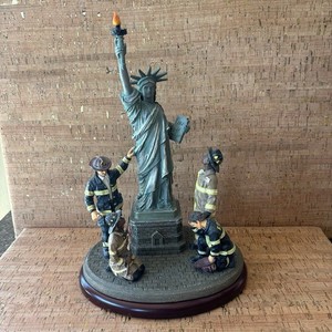 FDNY 9/11 -Statue Vanmark Red Hats Of Courage “UNITED WE STAND” 12”
