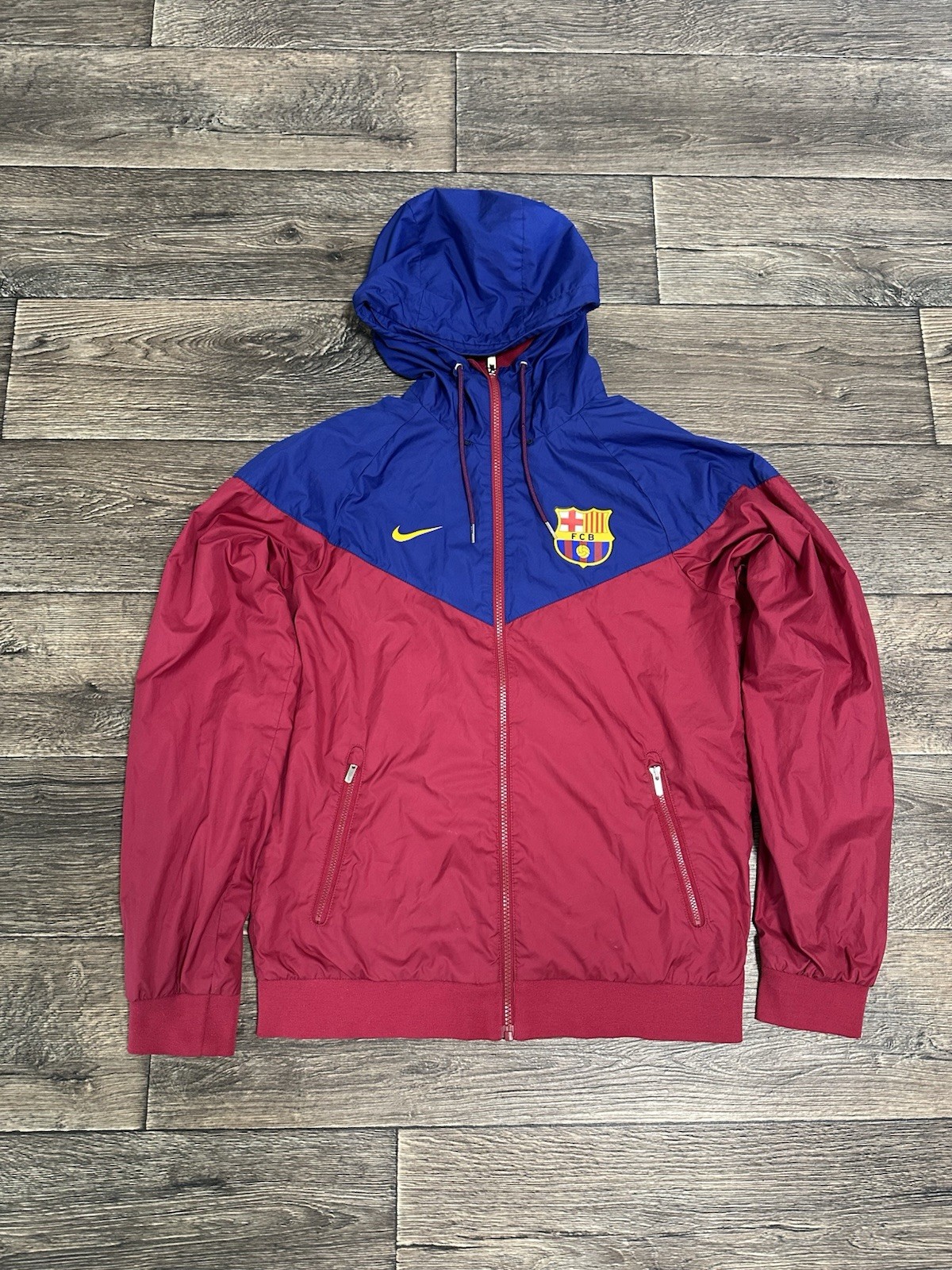 SACAI X NIKE Rara giacca FCB Nike Windrunner giacca con cappuccio e zip uomo piccola