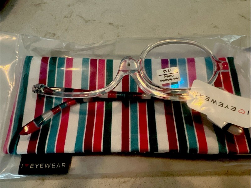 I Love Eyewear Shelby Makeup Reader Switch Lens from Side To Side Case & Cloth