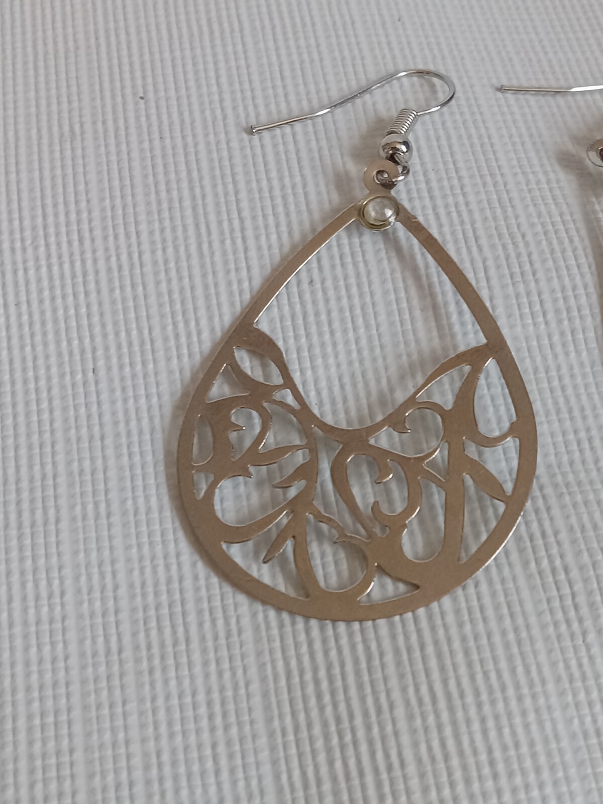 Silver Toned Cutout Arabesque Pattern Thin Metal … - image 5