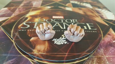MMS387 Hot Toys Marvel 1:6 Dr Strange action Figure's 2 fisted closed hands only