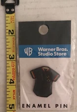 WARNER BROS. STUDIO STORE 1999 BUGS BUNNY BASEBALL SHIRT PIN: NEW (OLD STOCK)