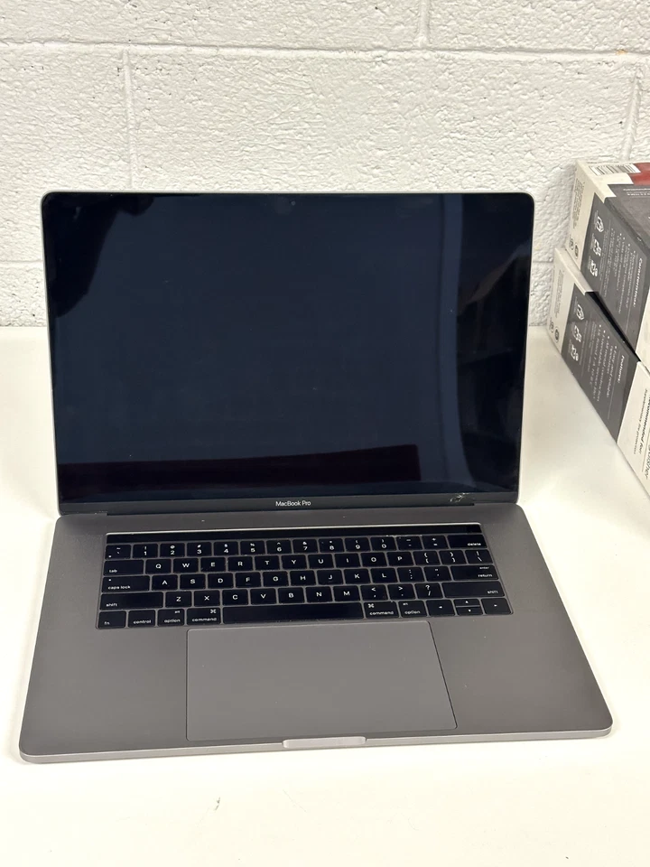 Apple MacBook Pro 15" Intel i7 6th 2.60 GHz 16GB 256GB A1707 finales de 2016 MLH32LL/A Foto 4 de 4