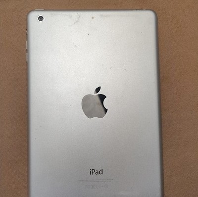 Apple iPad mini 2 Tablet ME279LL/A 16GB Silver Wi-Fi Touchscreen Camera