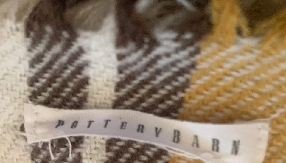 Pottery Barn 格纹格子条纹轻便毯米色白色 50 x 60 — 第 2/4 张图片