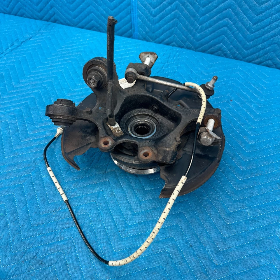 BMW 325i 2006-2011 nudillo trasero izquierdo con buje y sensor ABS OEM 6762857 99 k Foto 4 de 4