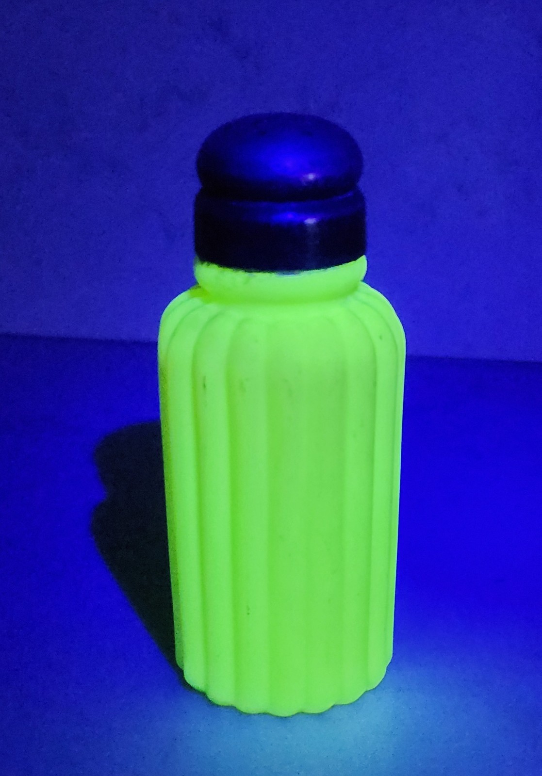 Antique Ribbed Burmese Art Glass Shaker