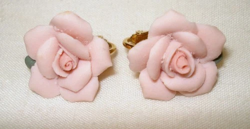 Vintage Gold Tone Applied Ceramic Rose Flower Costume Jewelry Clip on Earrings