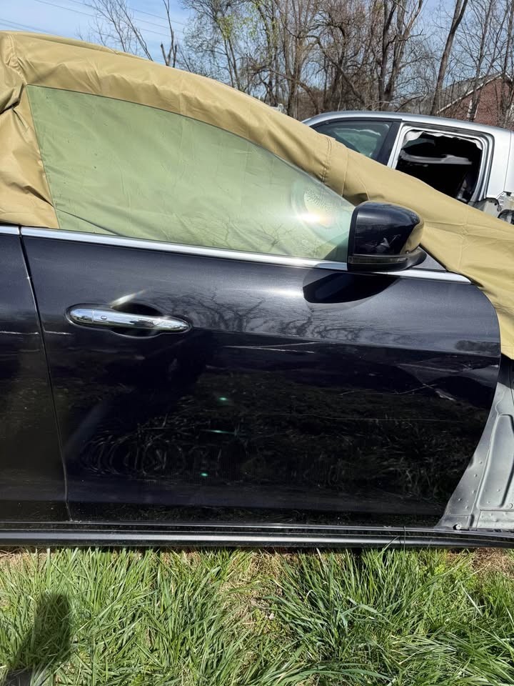 2014-2017 Maserati Ghibli Front Passenger Door ( Black )