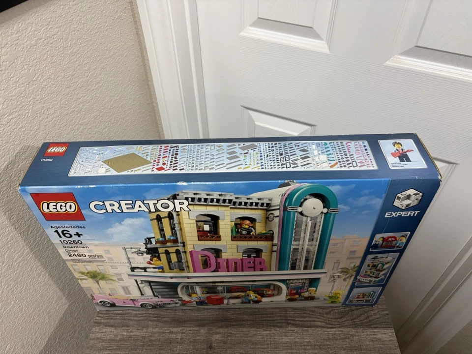 LEGO CREATOR: Downtown Diner (10260) - Image 2 of 4