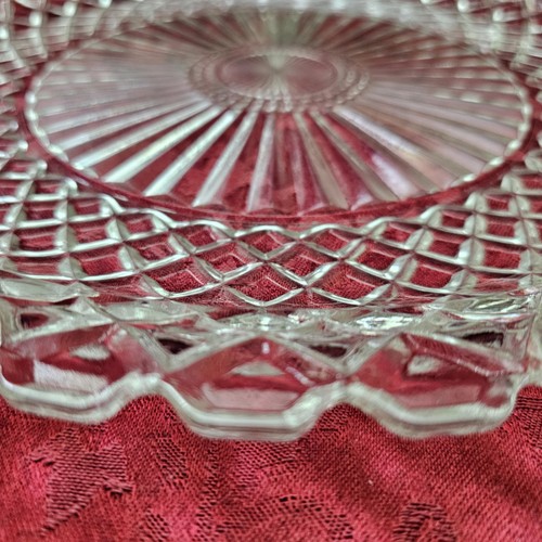 Vintage Clear Pressed Glass Plate Handcrafted Scalloped Edge Fine Hand Pressed - Picture 8 of 8