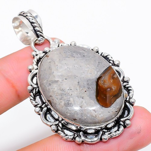 Pendentif Fossile De Tortue Fait Main - Pierre Naturelle, Monture Laiton Argenté, Longueur 2.29"