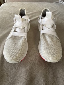 edge lux bounce running shoe