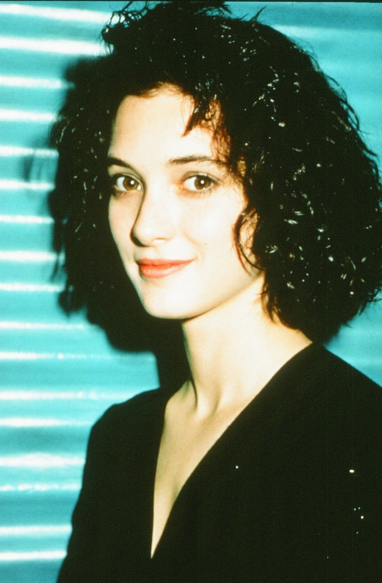 LMP23-175 1990s Quirky Actress Winona Ryder Red Carpet Orig 35mm