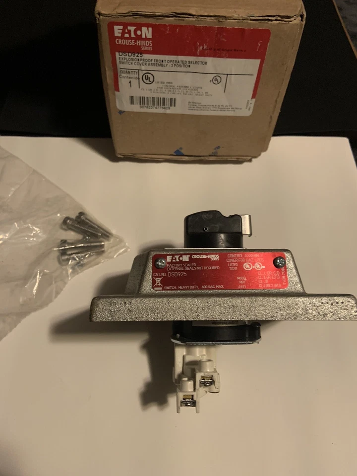 Eaton DSD925 S634 Explosionproof Front Operated Selector Switch Cover Assembly - Imagem 4 de 4