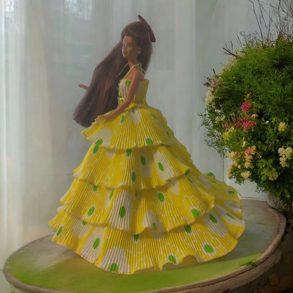 Valencia - Vestido de baile único hecho a mano amarillo verde blanco para muñecas Foto 3 de 4