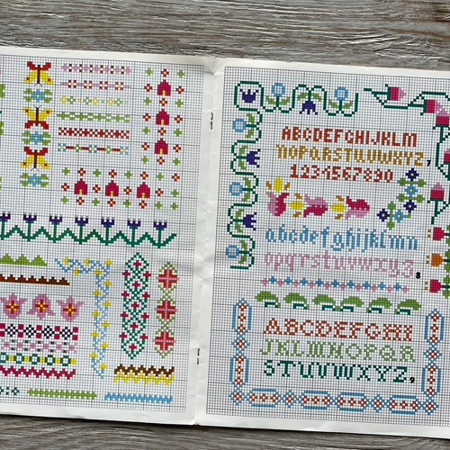 Vintage 1975 Leisure Arts Charted Alphabets and Borders- Leaflet 57 Vol. 2 - Picture 5 of 5