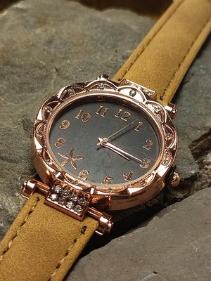 Damen Marken Armbanduhr Uhr NEU Geneva In Gold / Gelb viele funkelnde Zirkonias