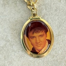 ELVIS PRESLEY Bracelet Picture Charm Vintage Gold Tone Chain Signed BE '77 NOS