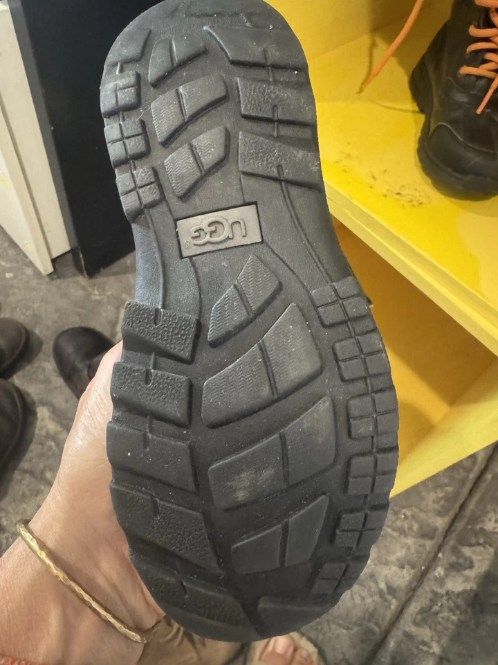 BOTA DE NIEVE UGG KIDS BUTTE II CWR NIÑO PEQUEÑO TALLA US 12 / EU 30 NEGRA IMPERMEABLE Foto 3 de 4