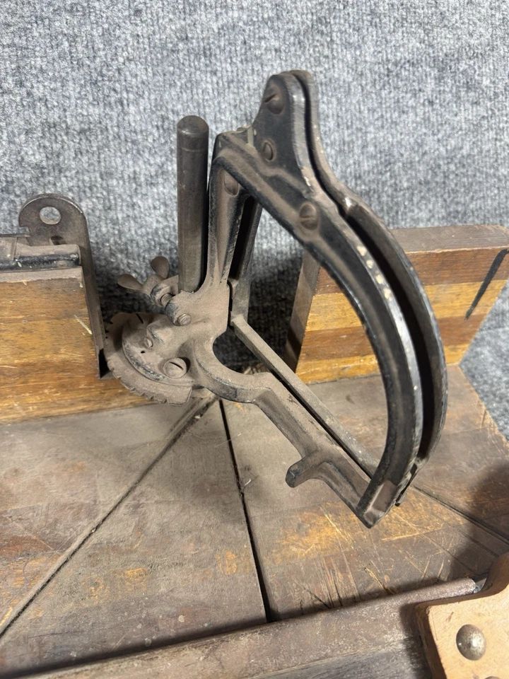 Vintage Merit Wooden Mitre Box w/ Backsaw Cast Iron Guides Carpentry Tool - Image 2 of 4