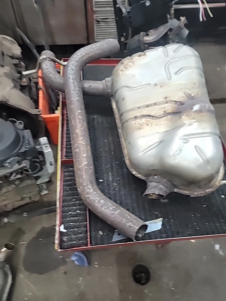 2015 Volkswagen Jetta Muffler OEM (##53) - Image 3 of 4