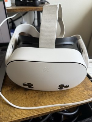 Meta Quest 3S Virtual Reality Headset 128GB with Controllers, Charger, and Strap
