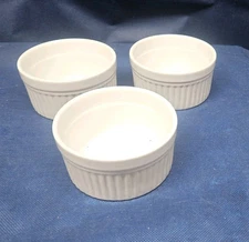 Vintage HIC Harold Import Co. Set/3 White 2oz Round Porcelain Ramekins EUC 