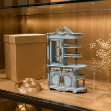 Armario escala 1:12 característica realista miniatura armario de madera diseño ornamentado