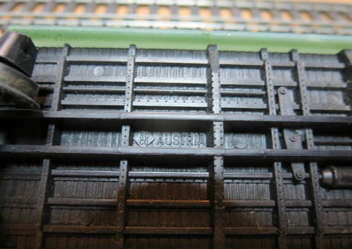 AHM / Roco 5298 HO Scale 40' Double Door Boxcar Wood Sheathed "Santa Fe" - Picture 7 of 11