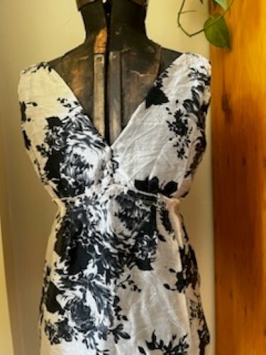 Dreamy Anthropologie Weston Wear Floral V-Neck Black & Nude Sleeveless Top - S - Picture 1 of 11