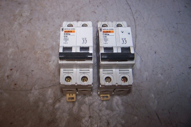 (2) MERLIN GERIN 16 AMP CIRCUIT BREAKER 400 VAC 2 POLE C60A C16 LOT OF
