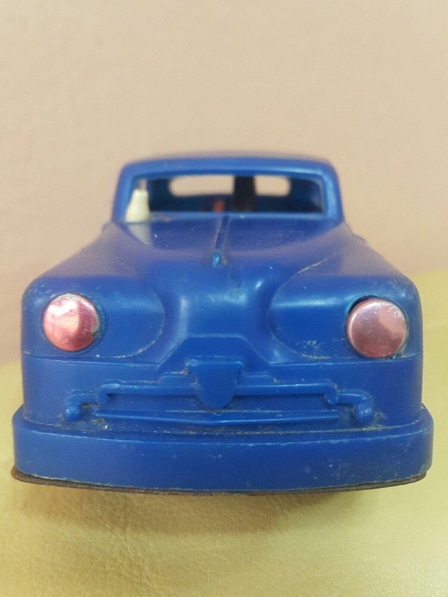 VINTAGE CAR RETRO TOY SEDAN FRICTION LEMEZ FOREIGN HUNGARY