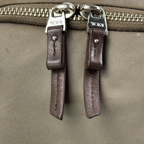 Tumi Voyageur Brive hellbraun khaki Nylon Leder ein Schultergurt Sling Rucksack - Bild 3 von 22