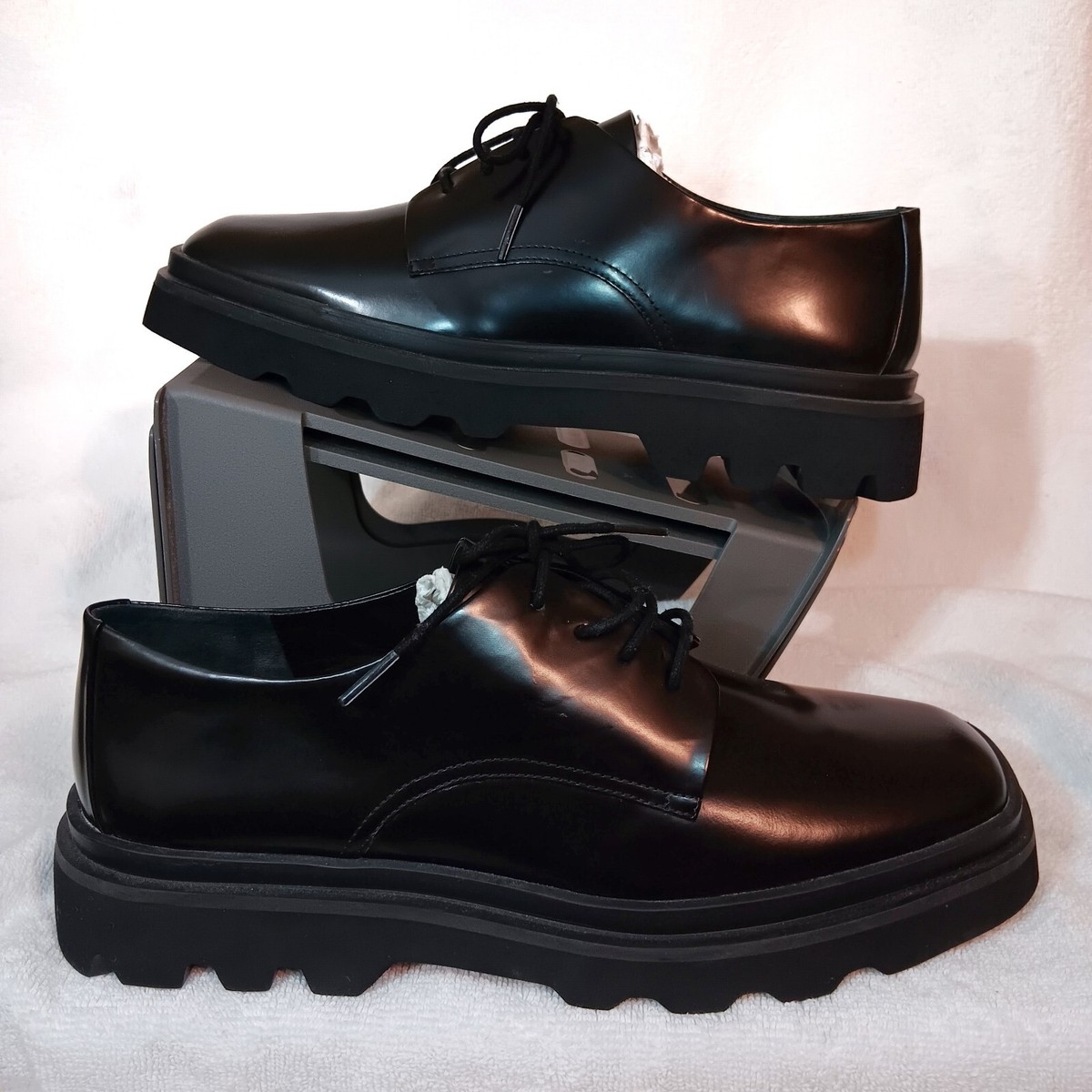 SQUARE TOE LACE UP LOAFERS