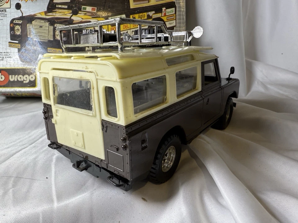 Raro Burago 1:25 Landrover Defender Diecast Metal Modelo Kit Juego de Juguete de Colección Foto 4 de 4