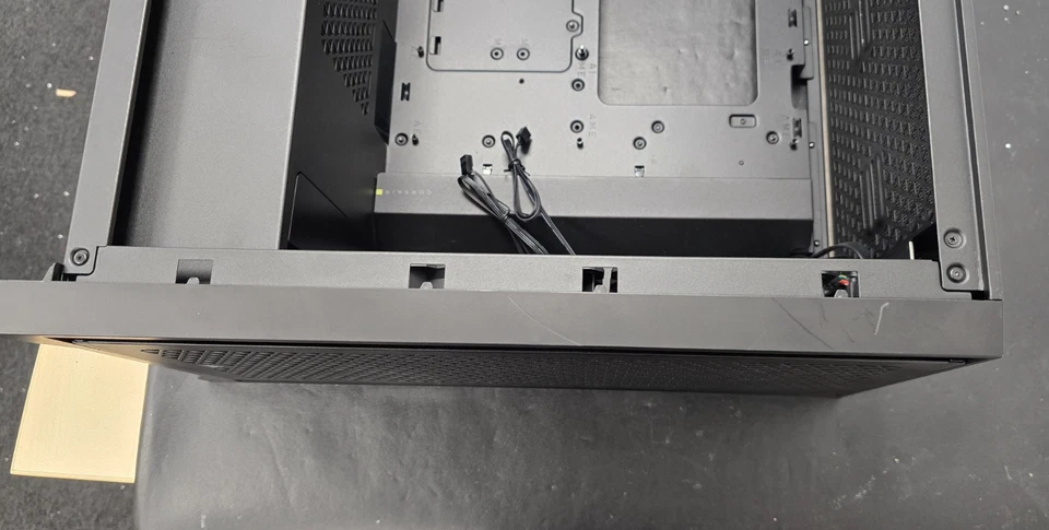 @LIGHT USE/READ IN@ Corsair 4000D AIRFLOW Mid Tower TG Gaming Case MCO17 - Image 4 of 4