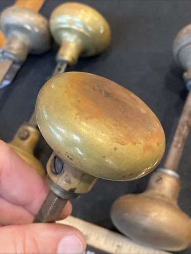 10 Vintage massive Messing Türklinken Lot antike Beschläge mit 5 Stahlspindeln geborgen - Bild 10 von 24