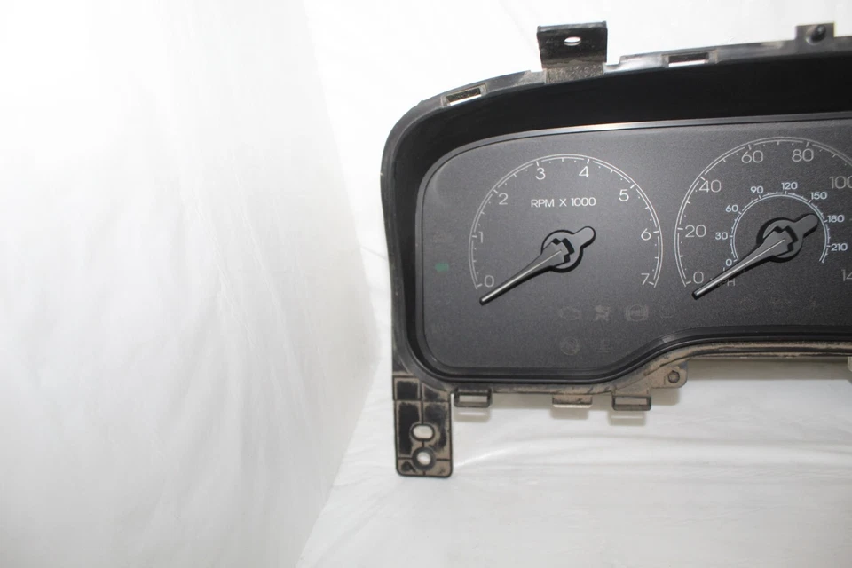 Cuadro de instrumentos velocímetro 04 05 medidor de panel de instrumentos aviador 144.298 millas Foto 3 de 4
