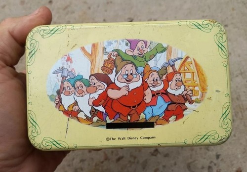 ANTIGUA RARA CAJA DE DINERO DE HOJALATA WALT DISNEY BLANCANIEVES Y LOS SIETE ENANITOS HECHA EN TAIWÁN - Imagen 2 de 8