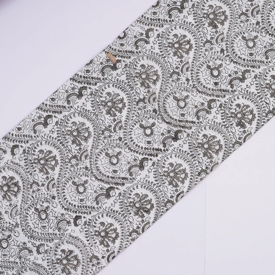 Tissu indien 100 % coton imprimé floral à la main par The Yard Sewing Crafts - Photo 4/4
