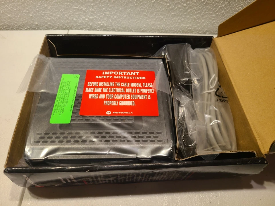 MOTOROLA SURFBOARD MODEM SB6121 #J - Image 2 of 3