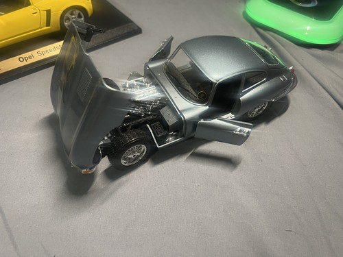 Jaguar E Type Coupe Maisto 1:18 Diecast Model Car