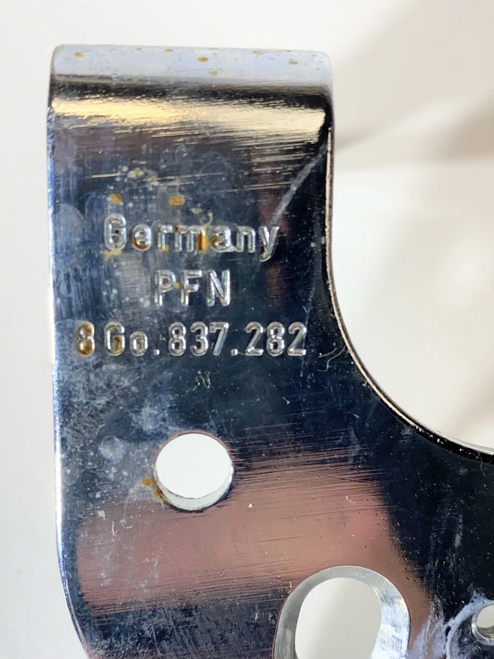 Soporte de alineación de puerta 91-98 Audi 80, 90 Cabriolet 8G0837282 OEM Foto 4 de 4