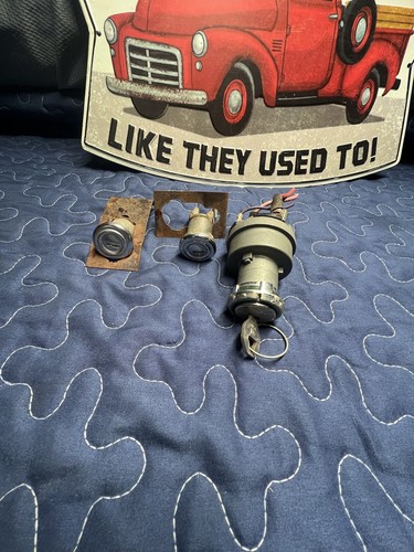 1955-1956 Pontiac IGNITION SWITCH - Door Lock - Picture 2 of 4