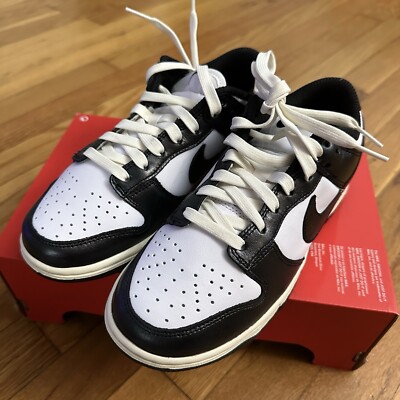 靴 NIKE Dunk Low Vintage / Black / Panda Nike Dunk Low Vintage Panda Black White Sneaker FQ8899-100