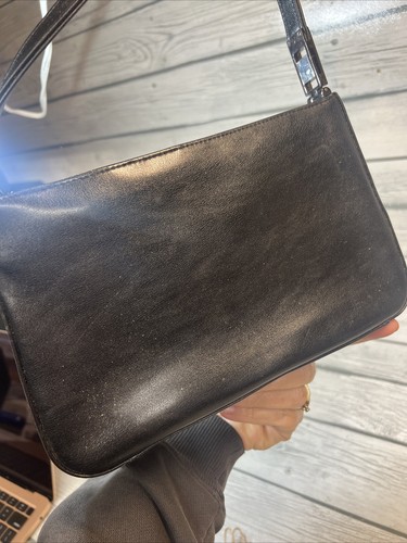 Guess Vintage Black Shoulder Bag Zip Closure Soft Leather 10 X 6 Y2K - Picture 9 of 11