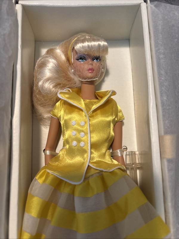 NRFB PALM BEACH HONEY SILKSTONE BARBIE DOLL 2009 GOLD LABEL MATTEL FASHION MODEL