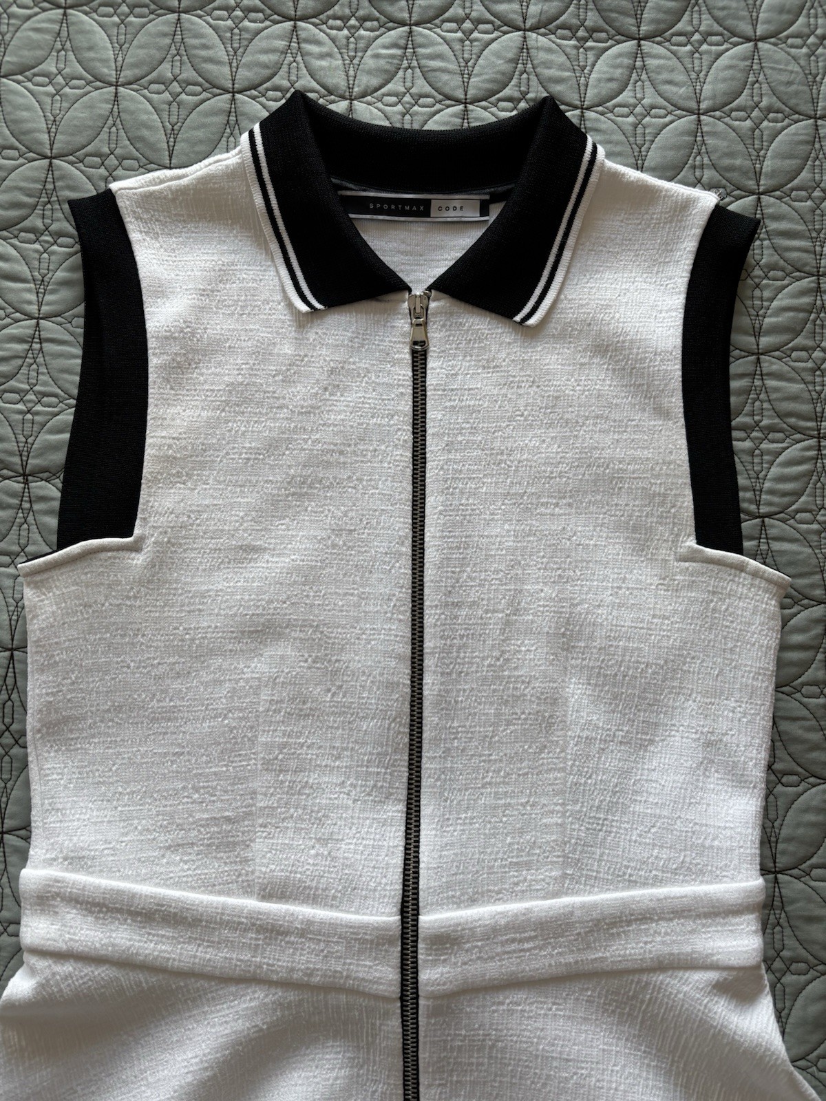 Sportmax Code-White & Black Collared Sleeveless A… - image 3