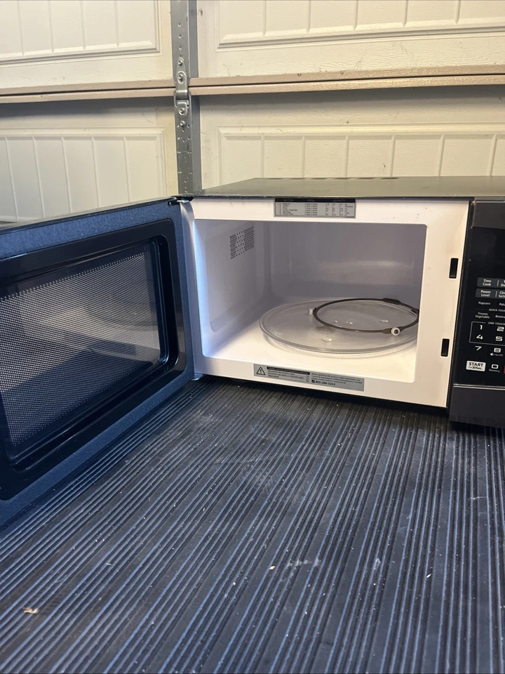 Horno microondas Toshiba EM925A5A-BS 9 Cu. Acero inoxidable 900 W ft - negro Foto 2 de 4